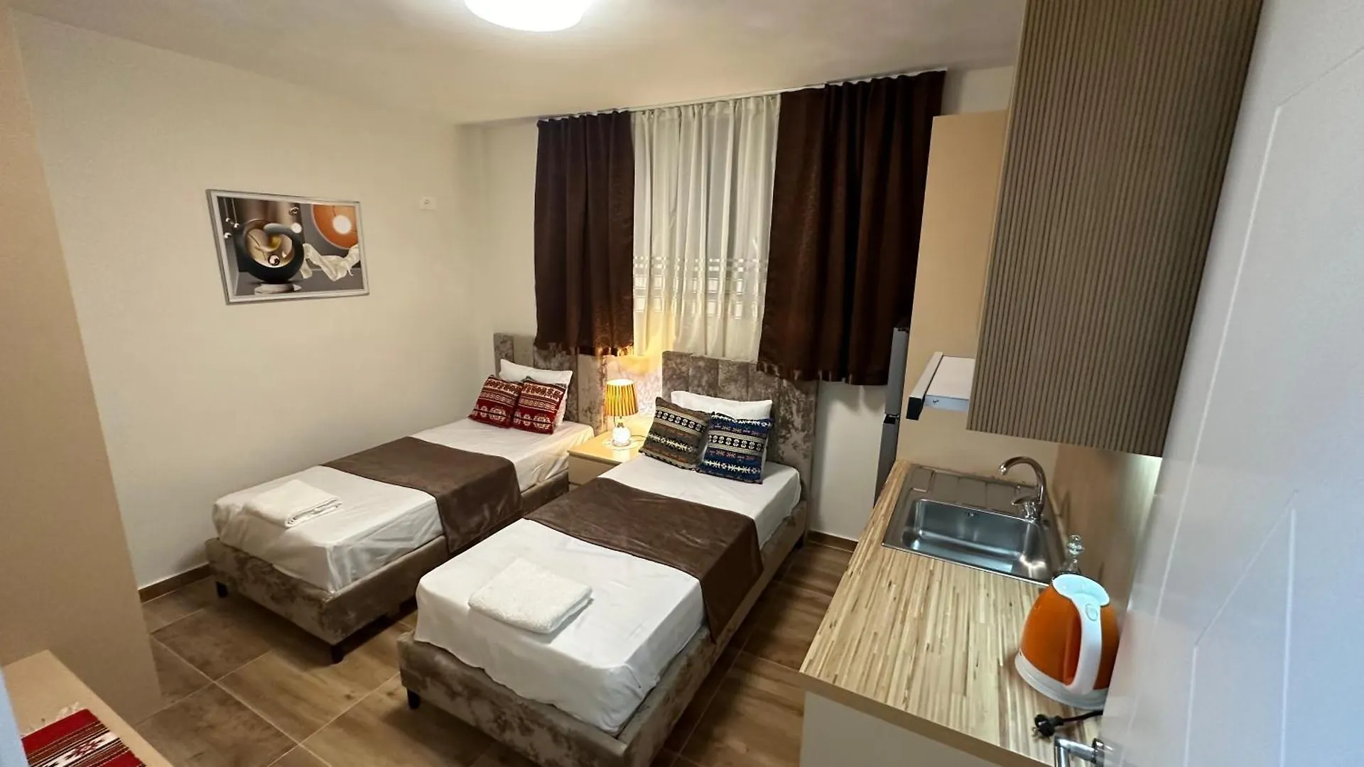 Apartment Cozy Centrally Located Room For Two 2, 10 Min Walk From City Center Tirana