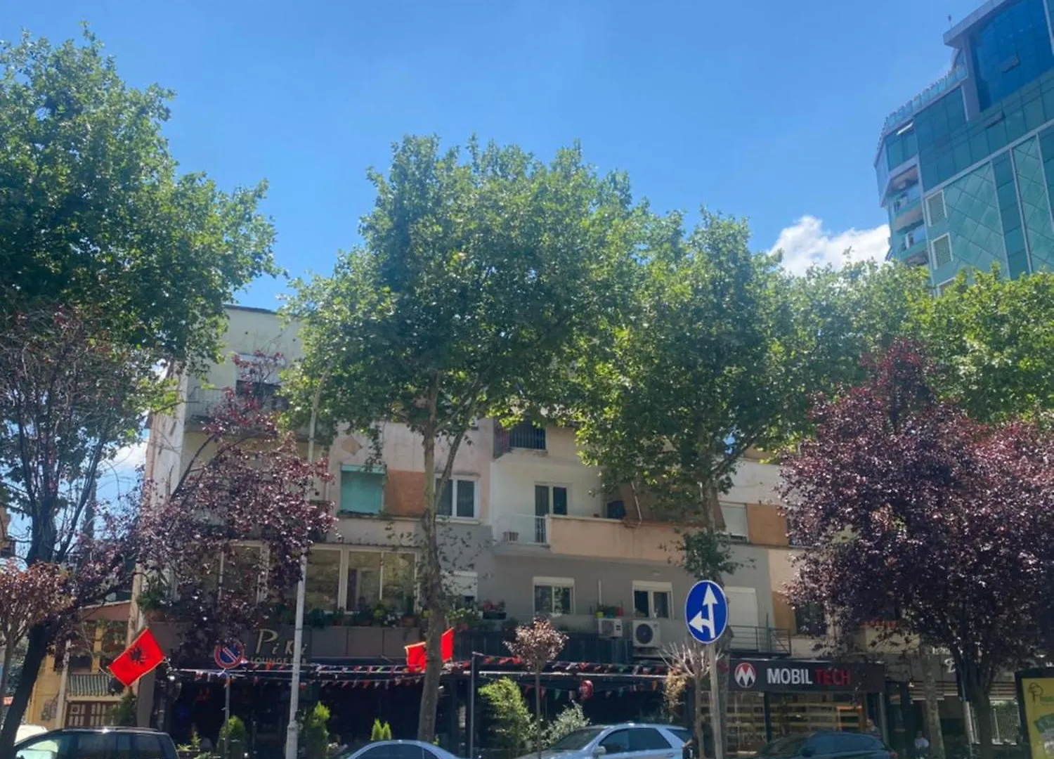 Cozy Centrally Located Room For Two 2, 10 Min Walk From City Center Tirana Apartment