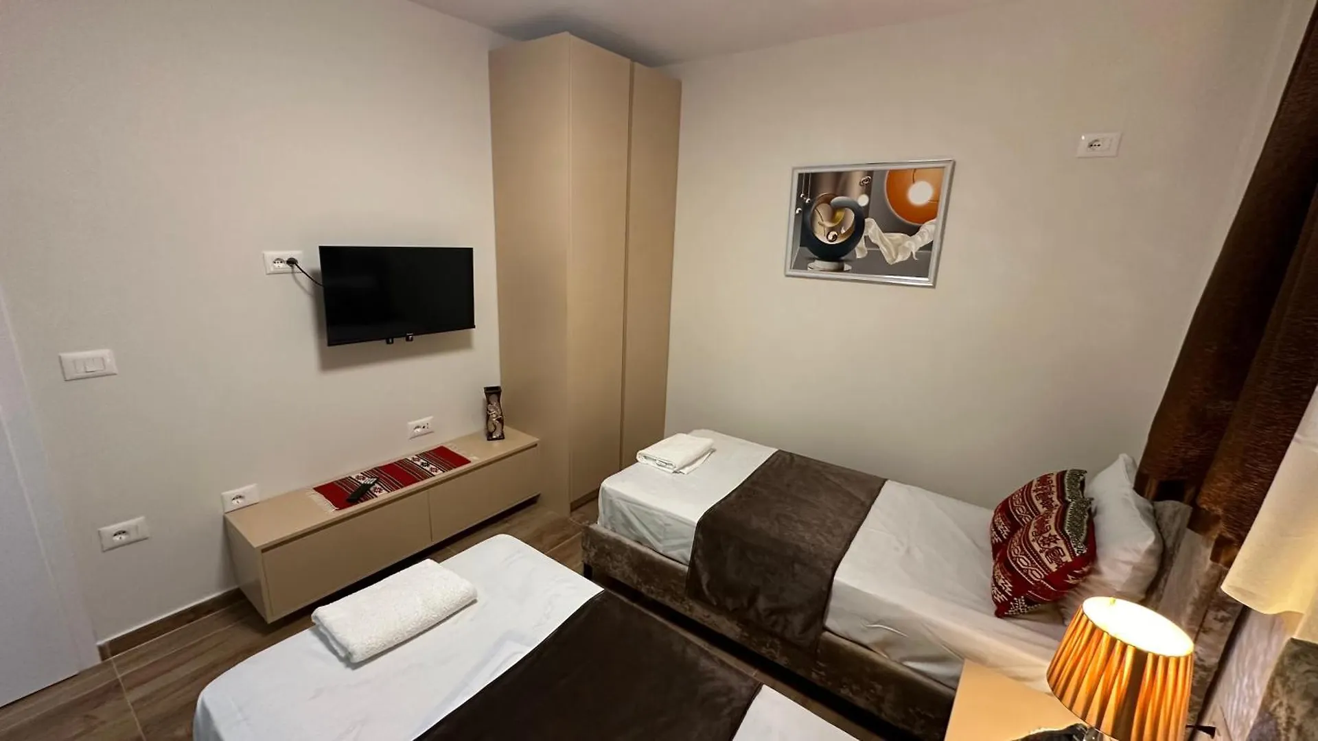 Cozy Centrally Located Room For Two 2, 10 Min Walk From City Center Tirana 0*,