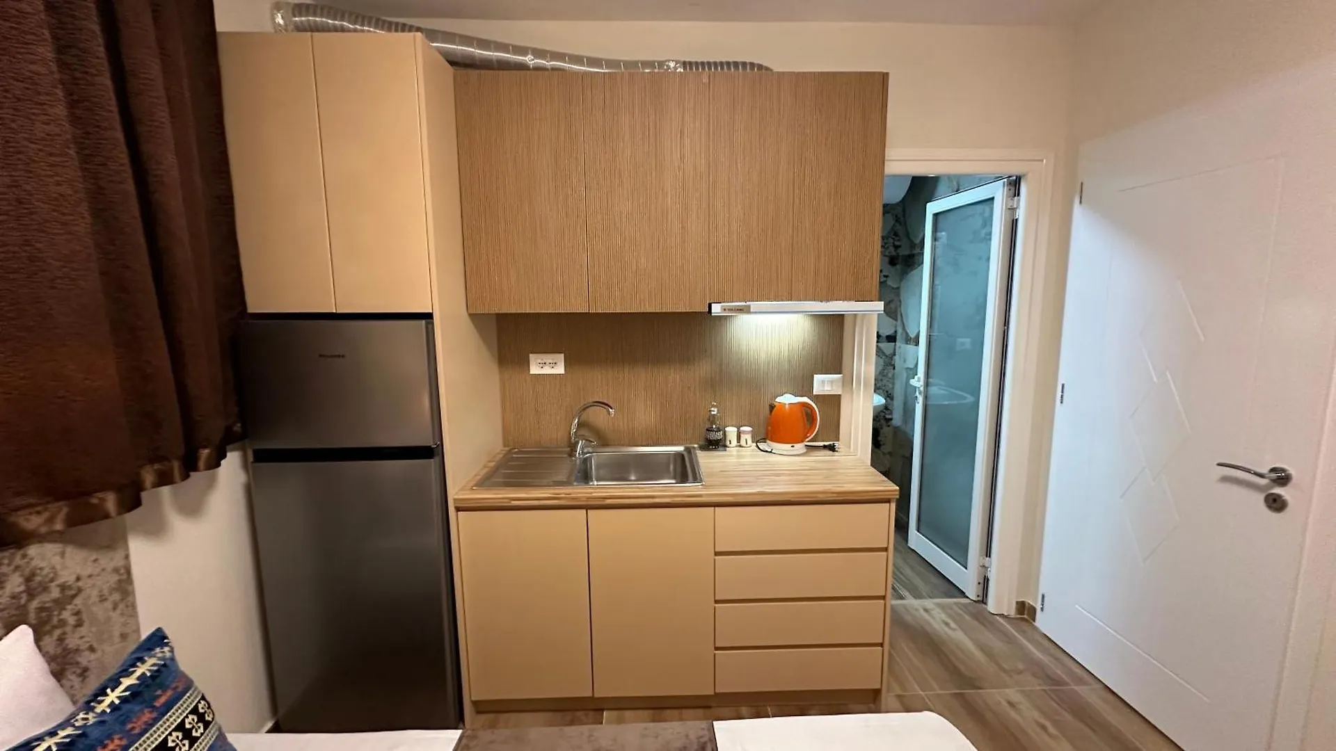 Cozy Centrally Located Room For Two 2, 10 Min Walk From City Center Tirana