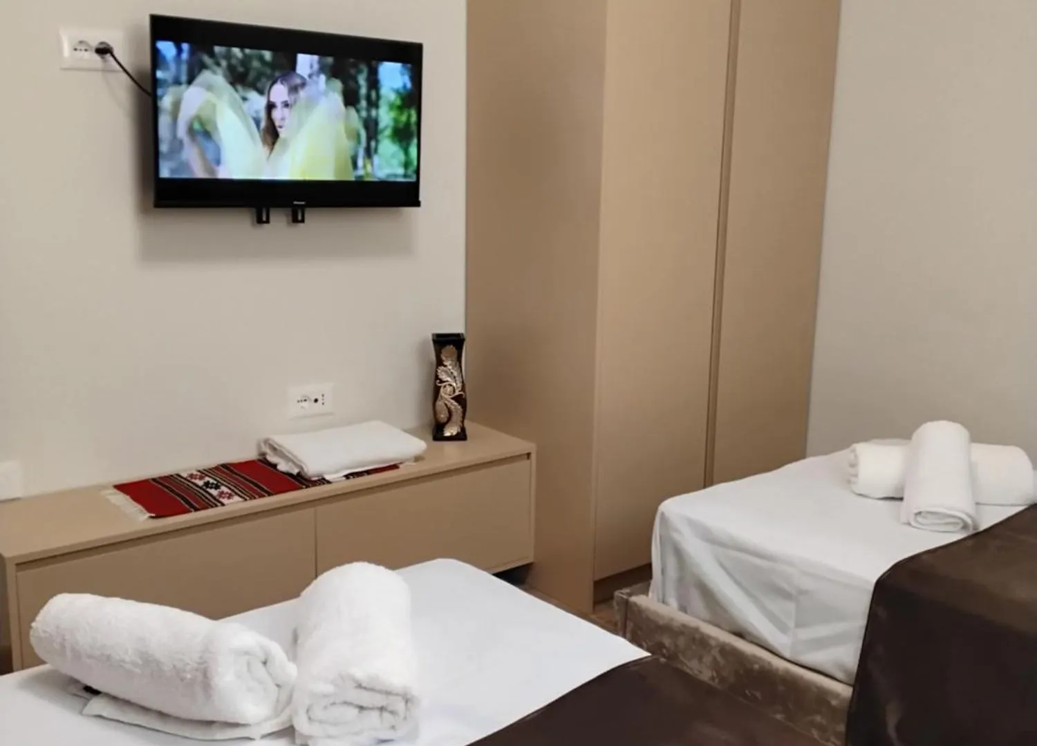 Cozy Centrally Located Room For Two 2, 10 Min Walk From City Center Tirana Albania